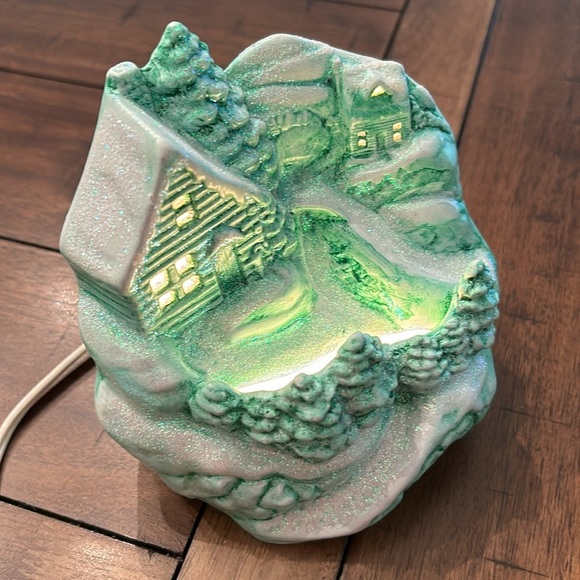 Tampa Bay Mold Company Winter Cabin - Picture 6 of 8